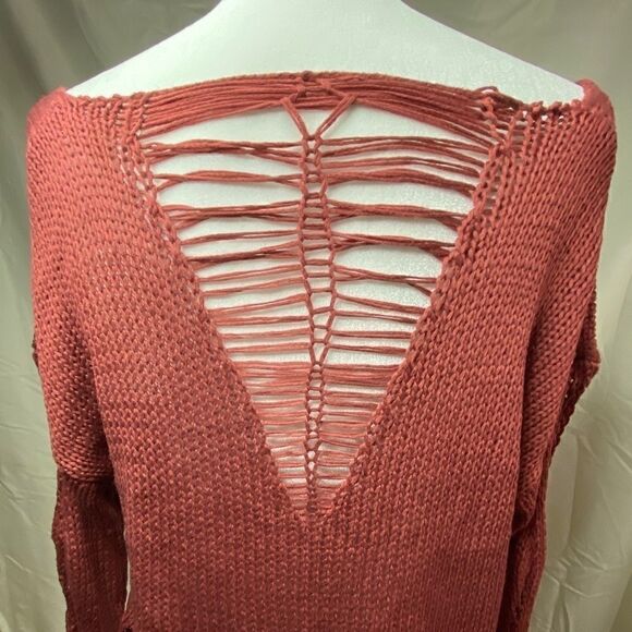 Miracle high low distressed sweater w/ back detail - Picture 4 of 7